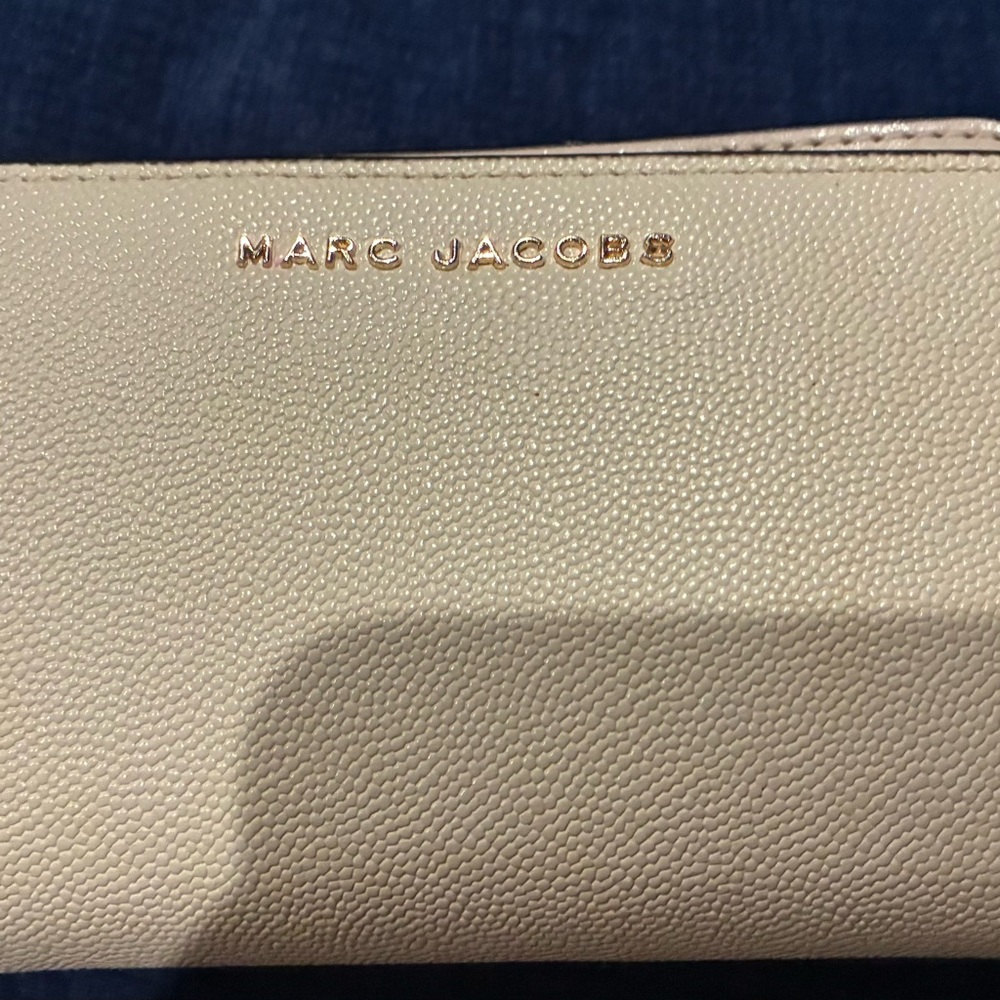 Marc Jacobs Beige Textured Wallet